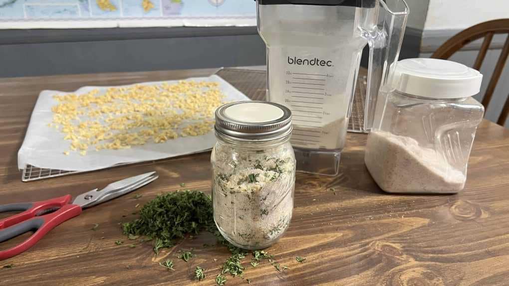 homemade garlic salt