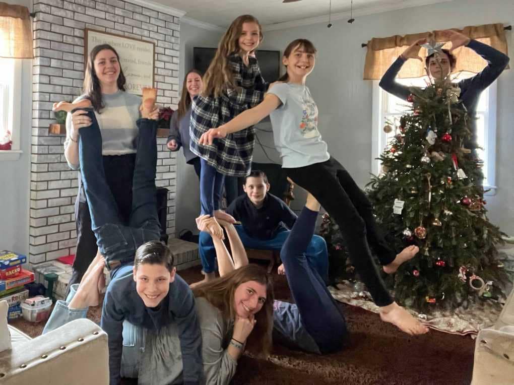 9 kids doing crazy poses