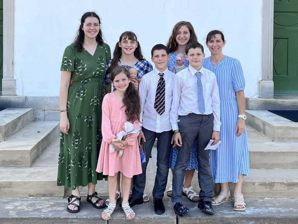 mom and 6 kids at Kirtland Temple