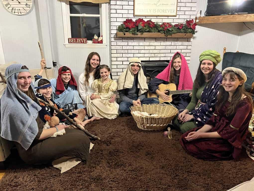 9 children doing the nativity