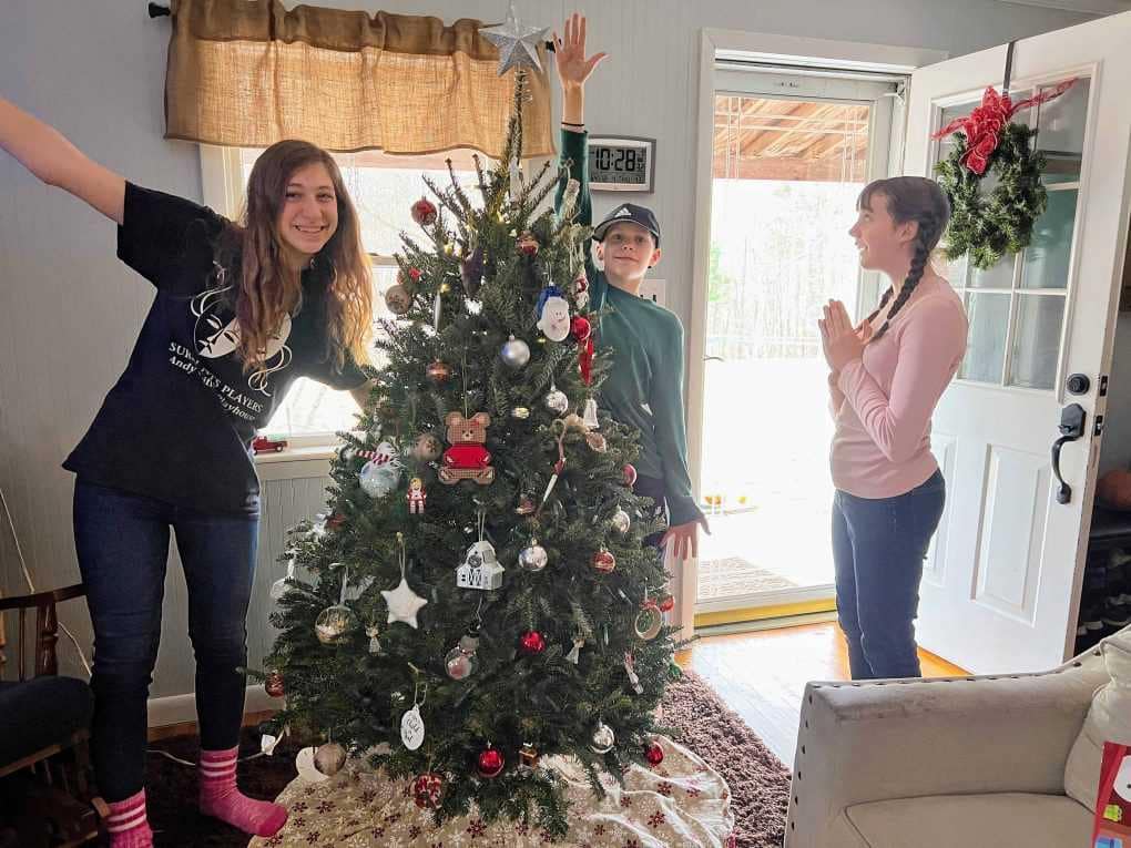 kids setting up Christmas tree