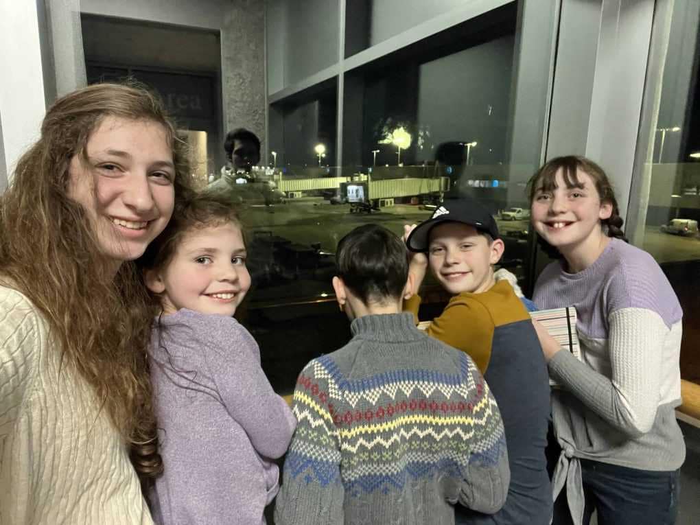 kids watching airplanes land