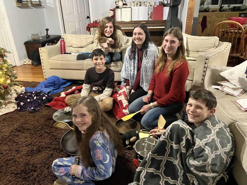 kids celebrating New Year's Eve