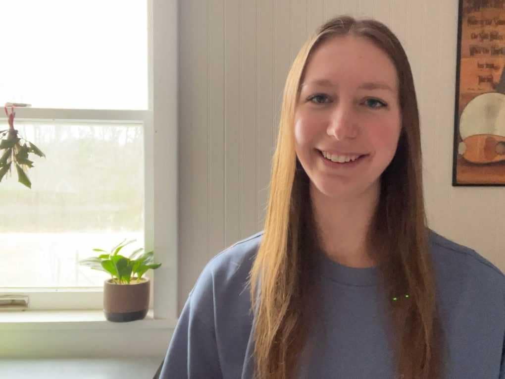 25 year old woman talking about college