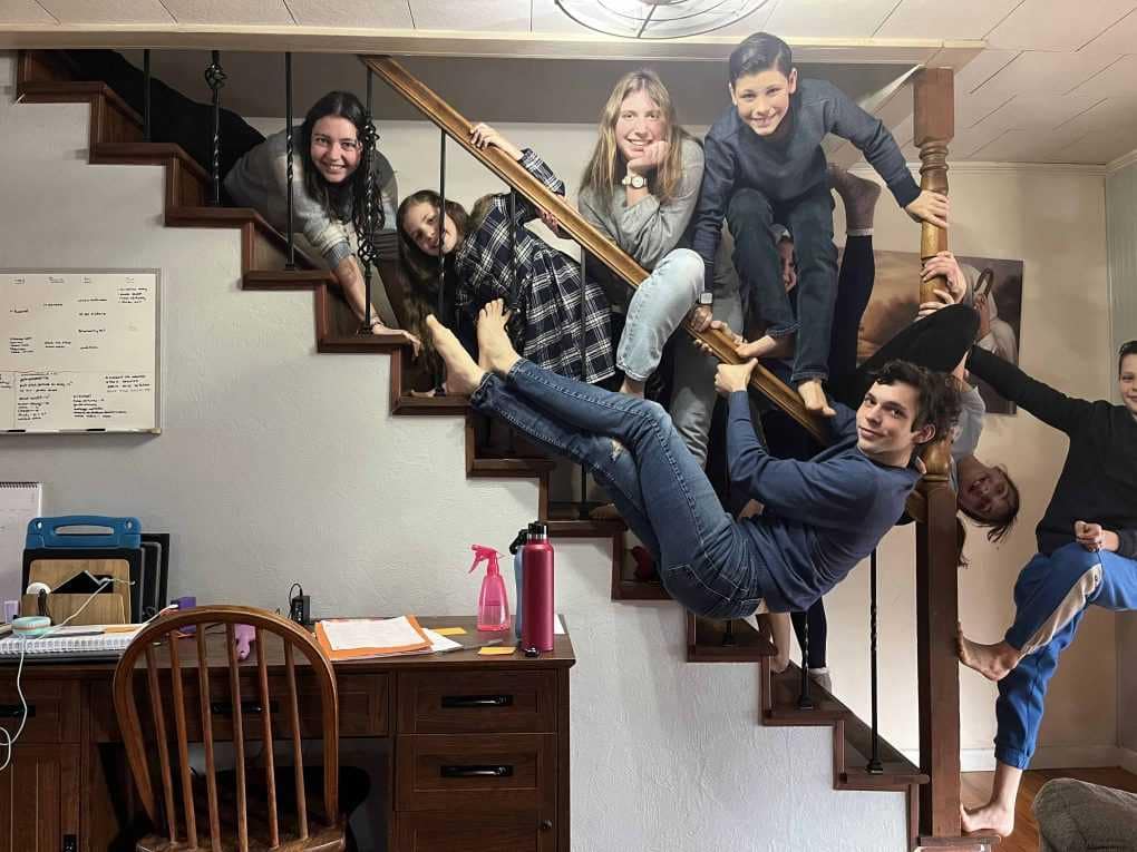 9 kids doing crazy poses