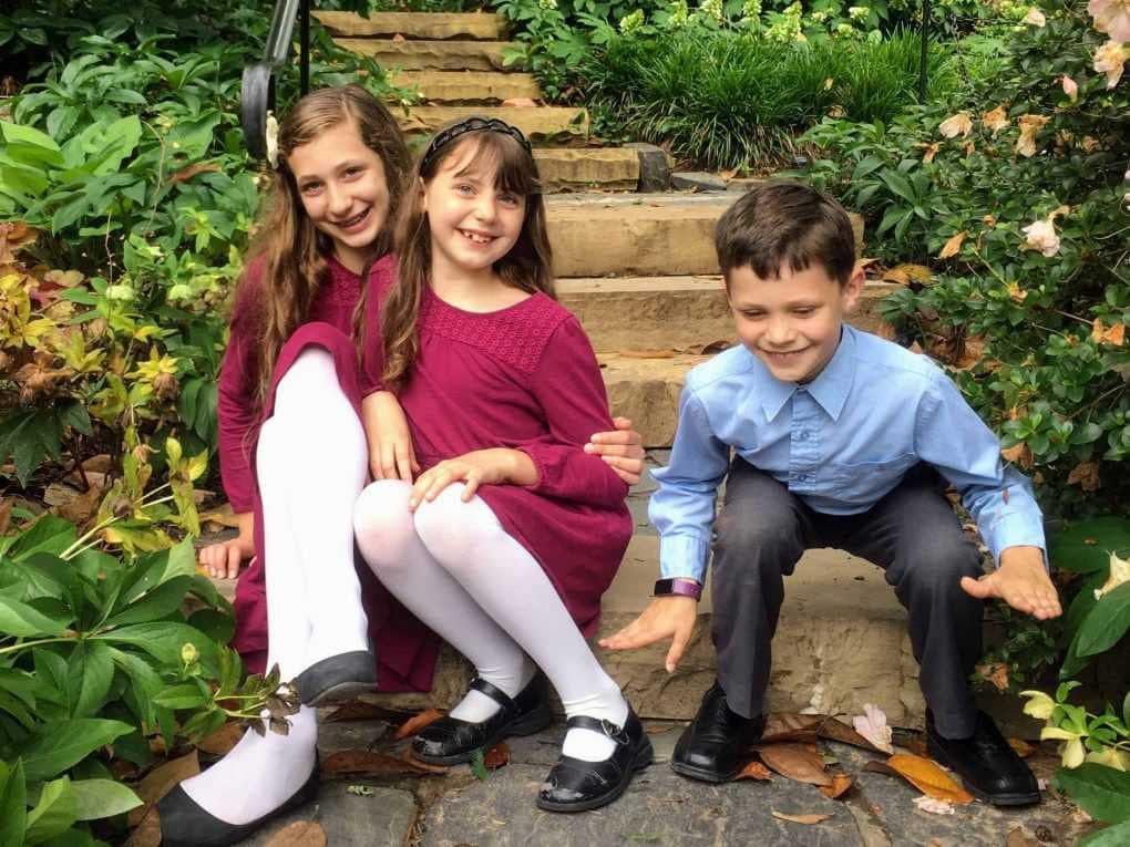 3 siblings at Duke Gardens