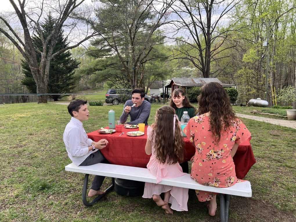 6 kids eating Easter dinner outside