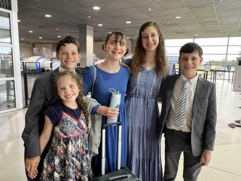 5 kids at the airport