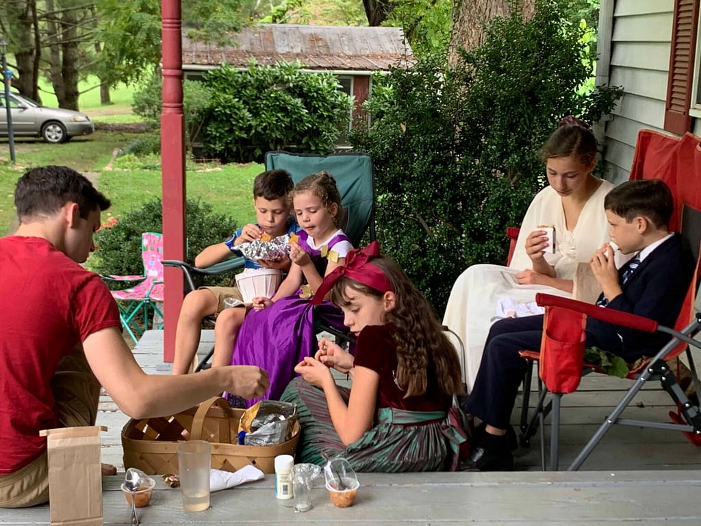 kids eating lunch on the porch