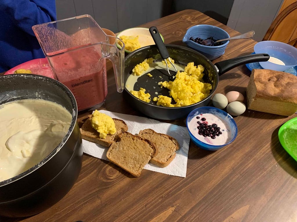 english muffin bread, eggs, smoothie