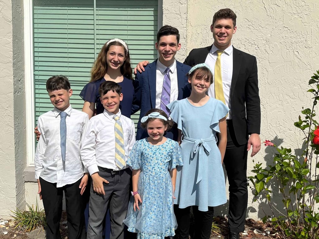family of 7 kids on Easter