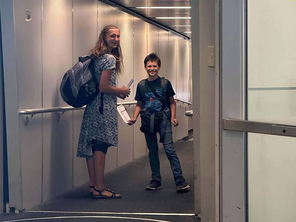 kids getting on the airplane