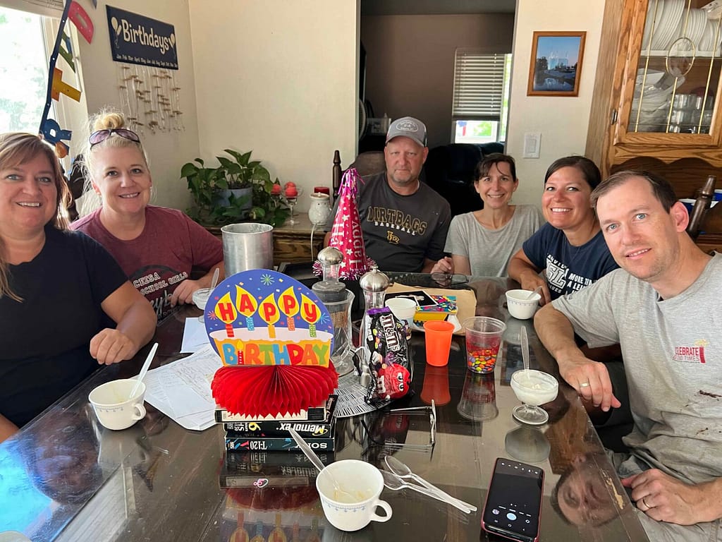 6 grown children hanging around the table