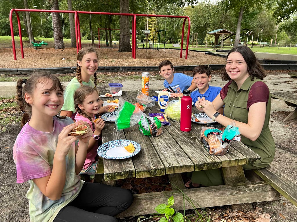 kids eating lunch at Kinston Science center