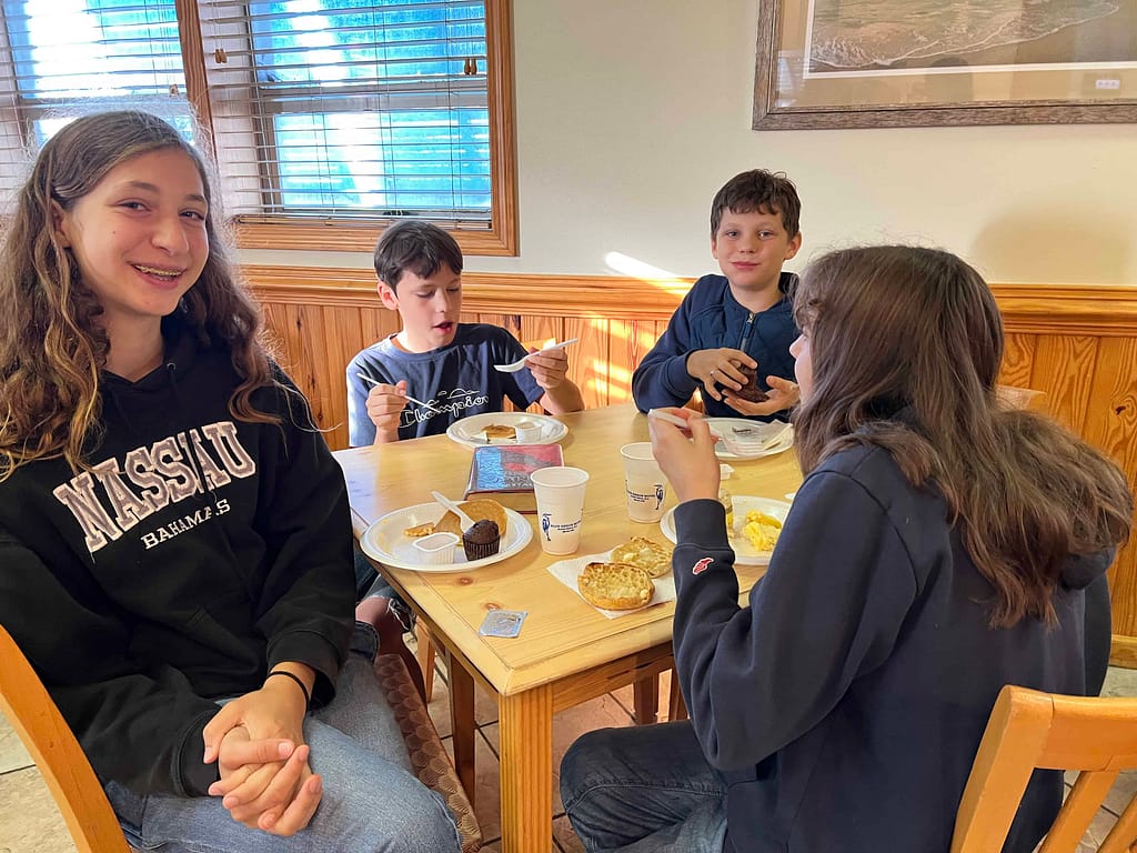 kids eating breakfast at motel