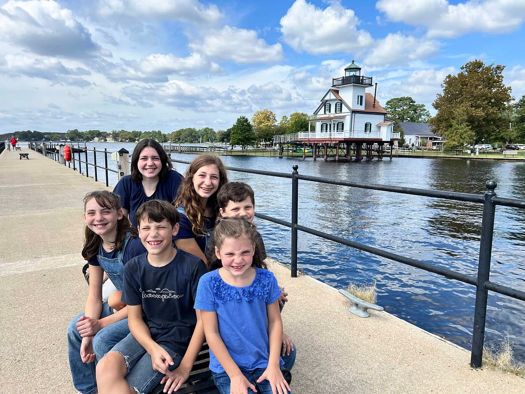 siblings at Roanoke River Lighthouse