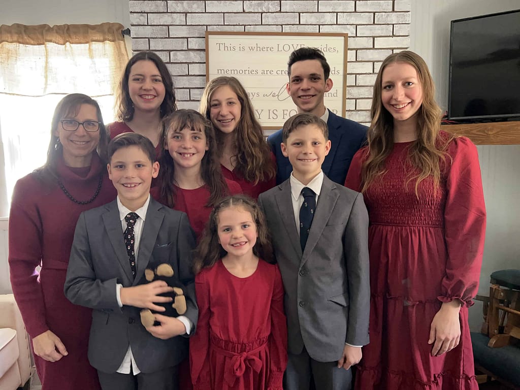 Family with mom and 8 kids Sunday before Christmas