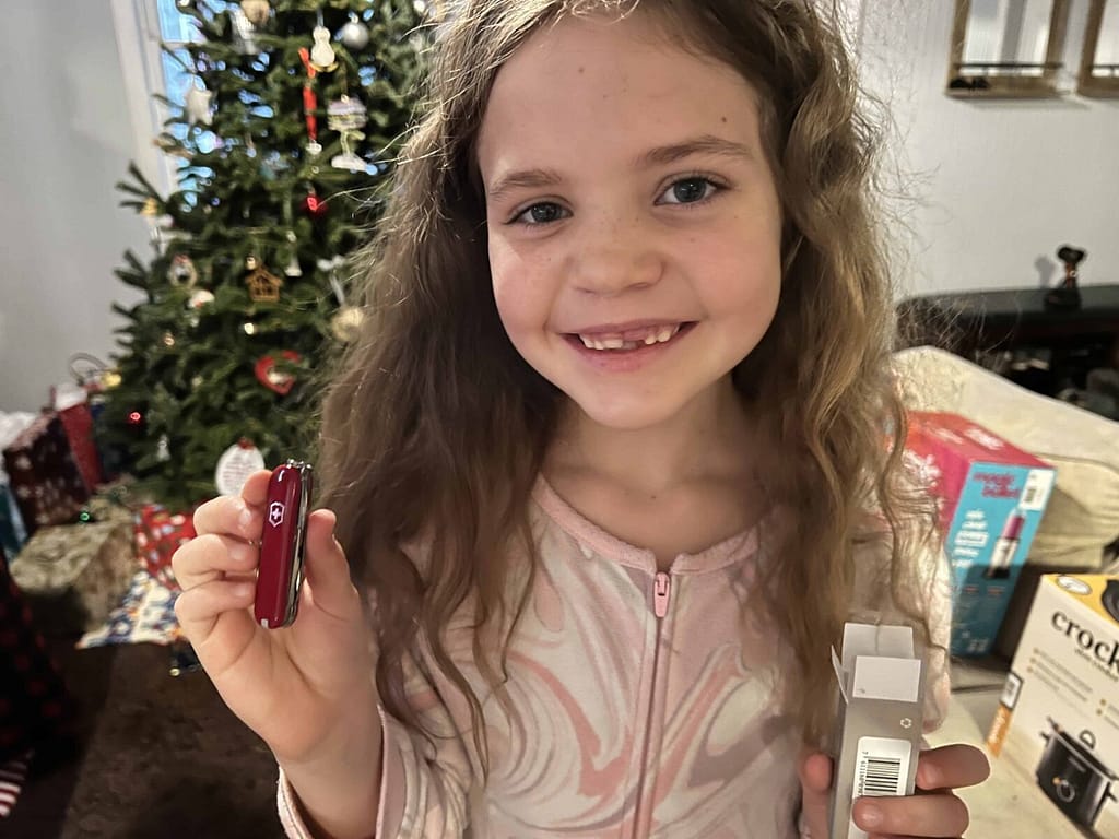 7 year old girl with pocketknife