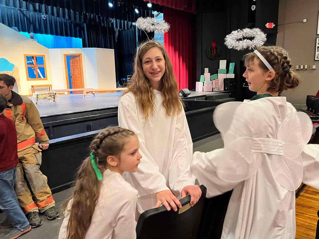 3 girls dressed up as angels