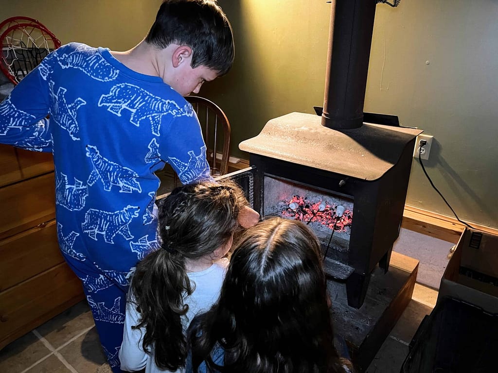 kids roasting smores