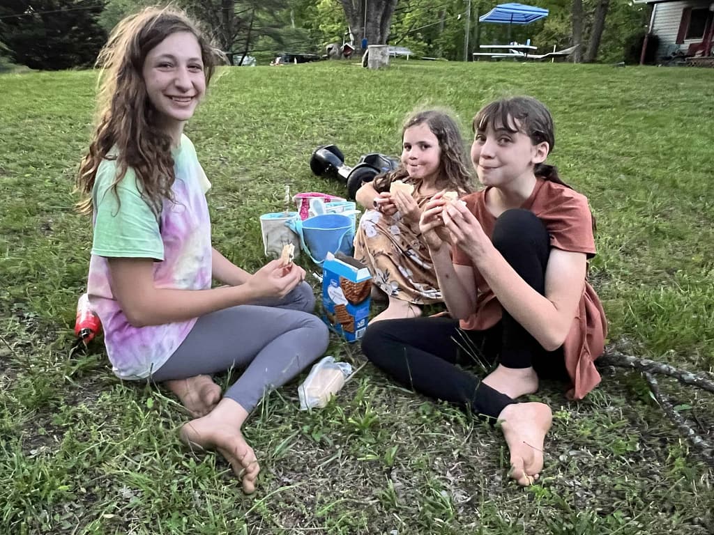 3 girls eating marshmallows