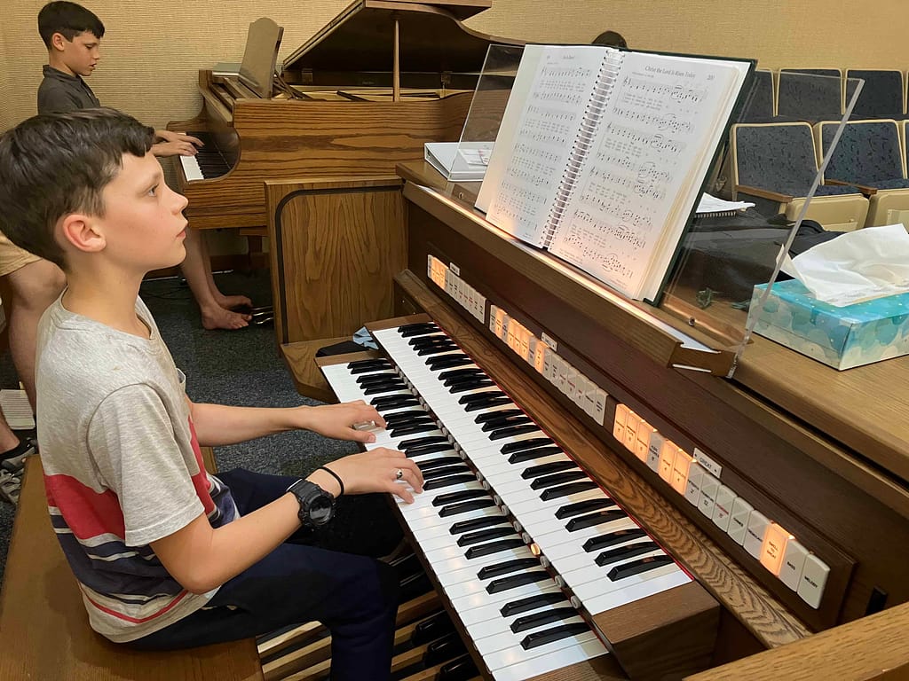11 year old boy plays the organ