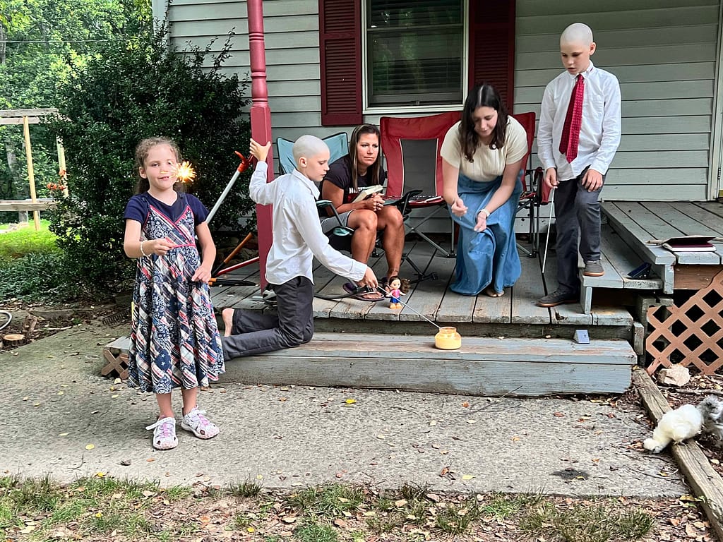 kids doing sparklers