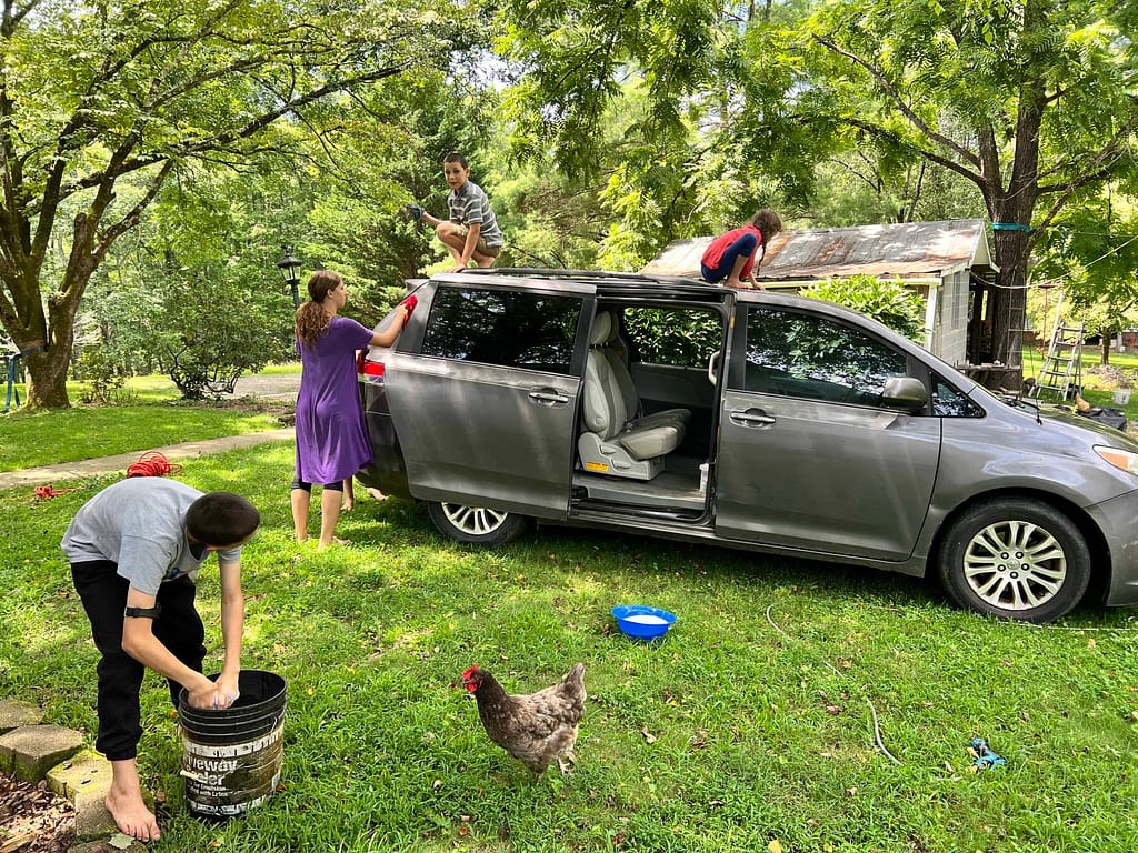 kids washing a van