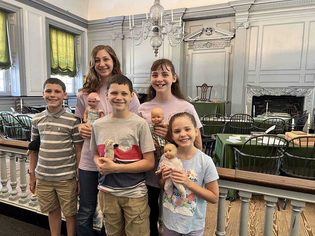 5 kids in Independence Hall