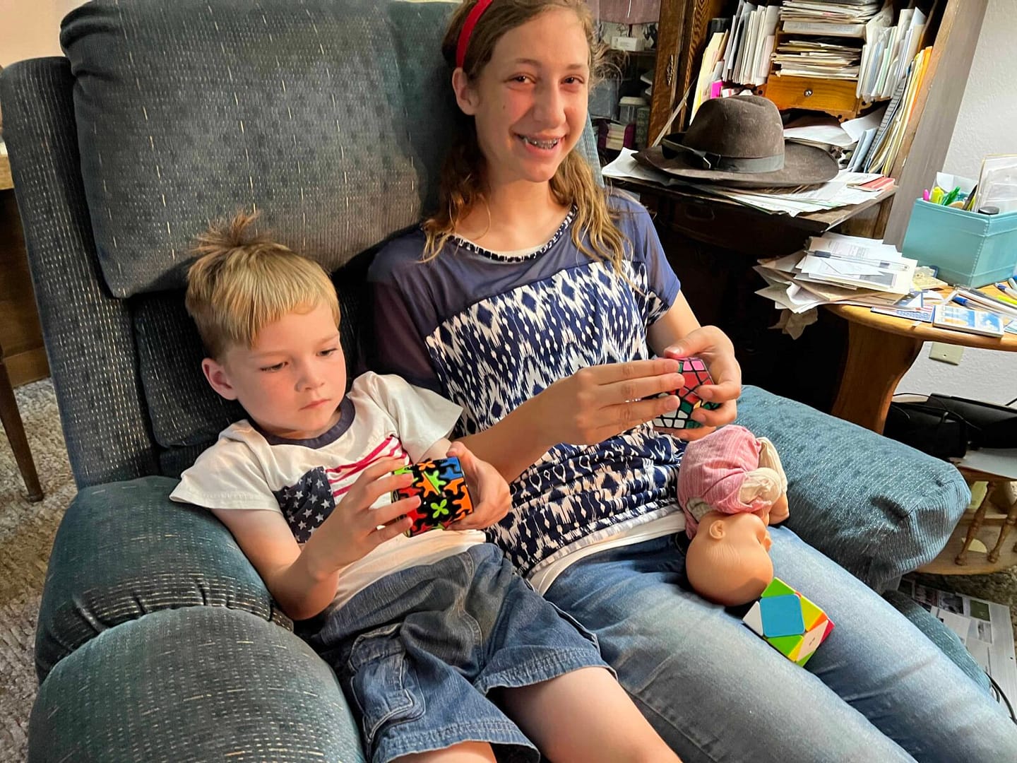 two kids doing rubix cubes
