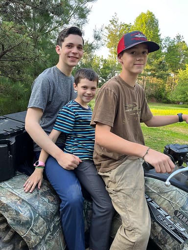 3 kids on a 4 wheeler