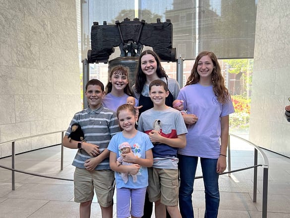 6 kids at Liberty Bell