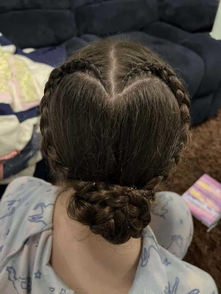 heart shaped braid in girl's hair