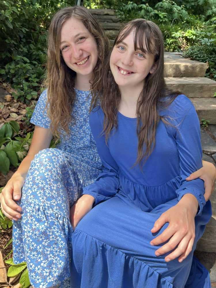 2 teen sisters at Duke Gardens