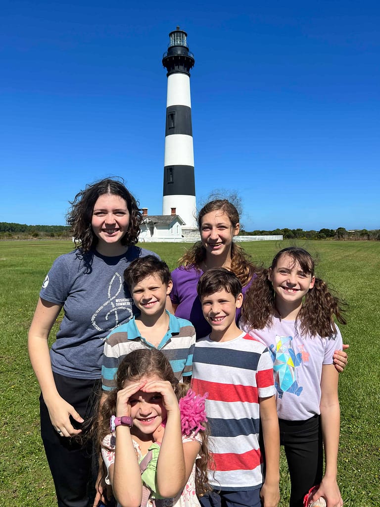 6 siblings standing in front of bodie Island lighthouse