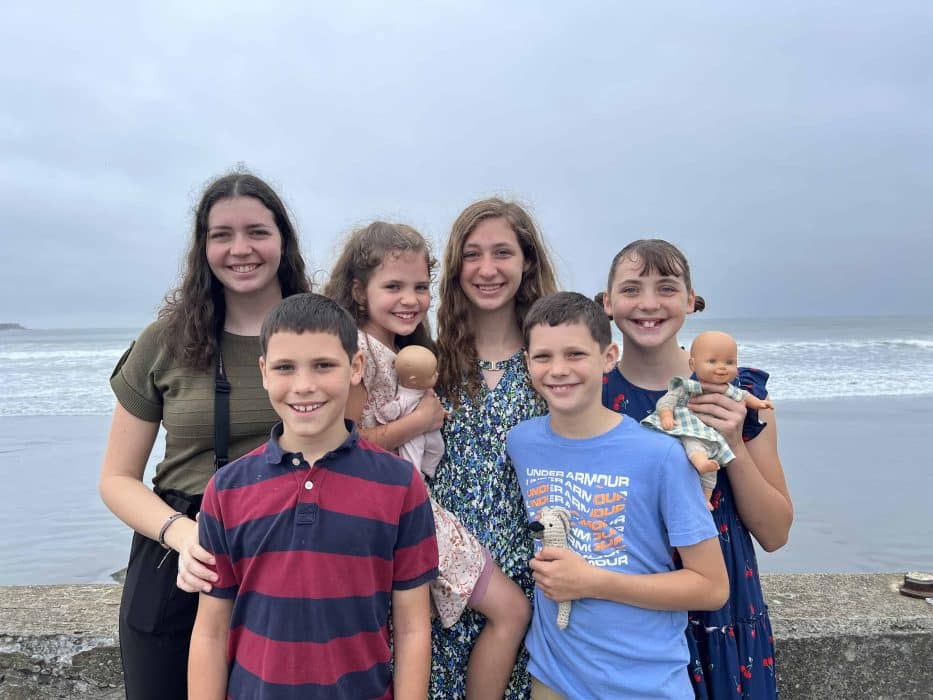 6 kids at the beach