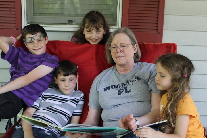 grandma reading to 4 grandkids
